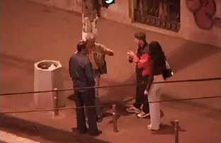 O urso video brasileiro gratis barbudo Chupa pilas e esfrega-as.