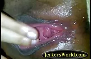 A excêntrica Milf quer videos pornos brasileiro gratis que lhe ponhas creme nos pés!