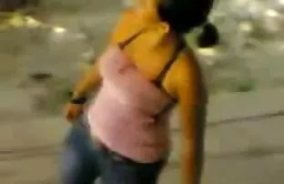 O TS Filipina extremamente Peludo video de sexo gratis com brasileiras senta-se no pau duro com o anal.