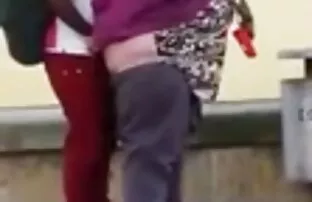 A miúda da faculdade faz uma massagem na vídeos pornô grátis brasileiros banheira.