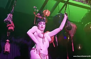 Suspeito nervoso intimidado forçando a videos de sexo gratis nacional mastigar um pau velho