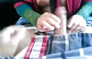 Jovem com Mamas grandes fodidas em frente à câmara em vídeo amador em sexo brasileiro gratis vídeo Amador