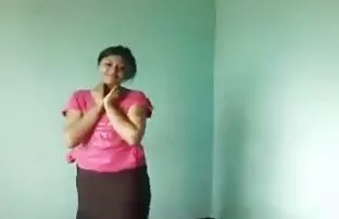 olhos azuis. a cabra loira é porno gratis br uma merda e fode pilas.