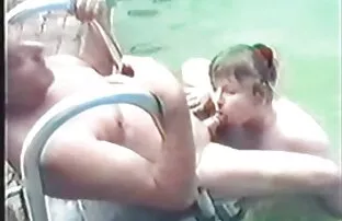 A senhora com Garganta Funda vibra vídeos pornô brasileiro gratuito e masturba-se na webcam