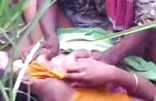 Casal Asiático excitado sexo brasileiro ao vivo gratis envolvido em acção anal violenta.