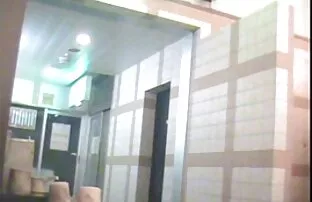 Elegante e Jovem Lambendo solas e curvando-se aos pés sexo anal brasileiro gratis
