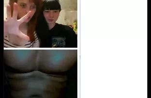 Dane Jones a ruiva Checa Boazona Chupa pilas e faz uma videos de sexo amador brasileiro gratis fenda apertada no sofá.