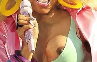 A Amadora vem-se em cima das vídeo pornô gratuito brasileiro mamas grandes dela.