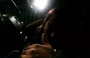 Uma miúda asiática chata brinca vídeo pornô brasileiro gratuito com a sua Rata peluda